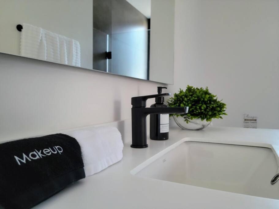 Endless Summer - 2Bed 2Bath Condo - Seasonly Heated Pool With Ocean Views - 5Min Walk To Beach - Fibre Internet - Sleeps 6 Cabo San Lucas Esterno foto